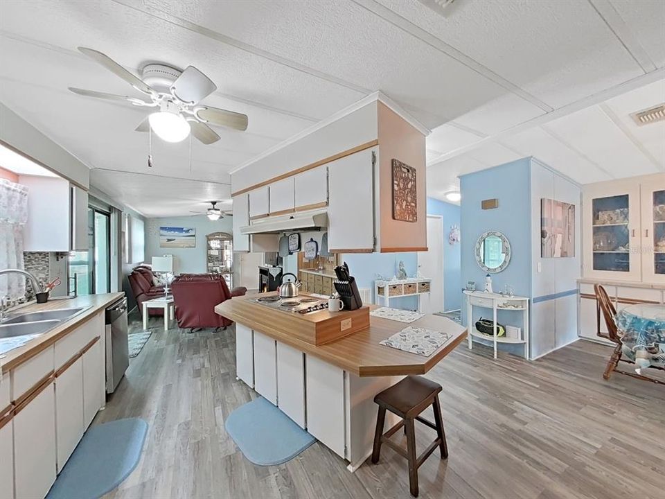 For Sale: $198,000 (2 beds, 2 baths, 1440 Square Feet)