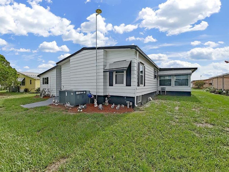 For Sale: $198,000 (2 beds, 2 baths, 1440 Square Feet)