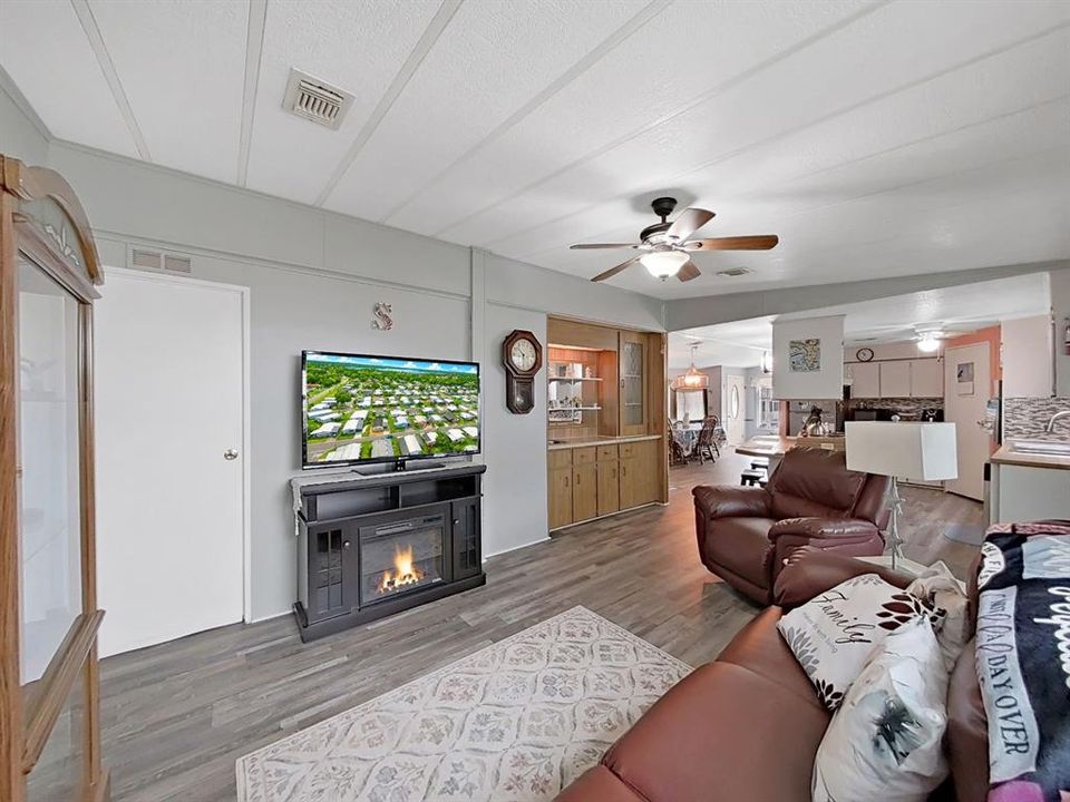 For Sale: $198,000 (2 beds, 2 baths, 1440 Square Feet)