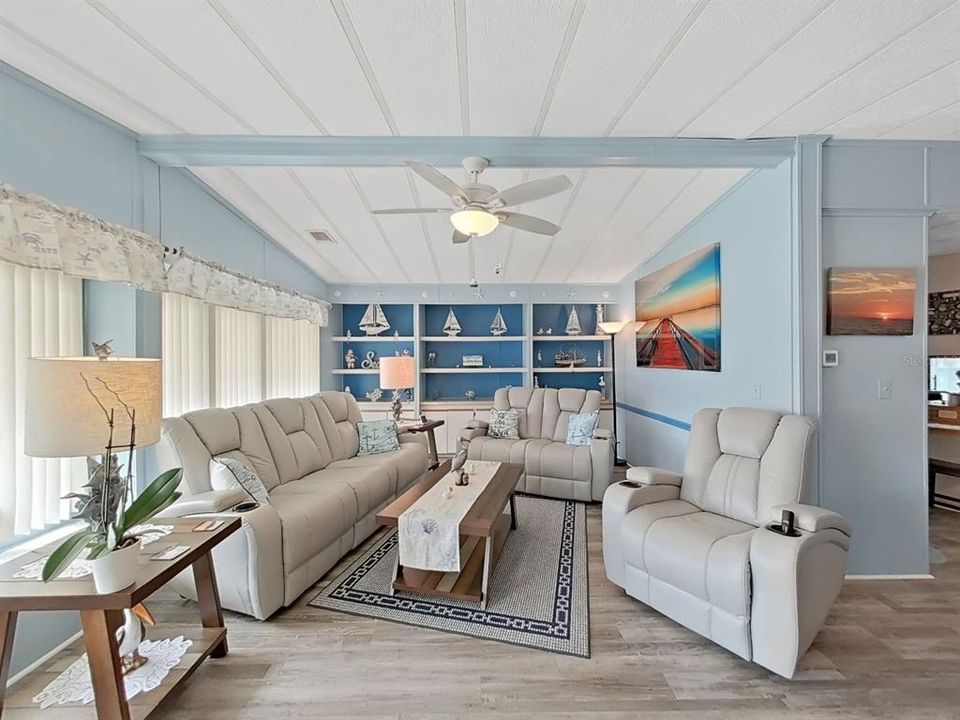 For Sale: $198,000 (2 beds, 2 baths, 1440 Square Feet)