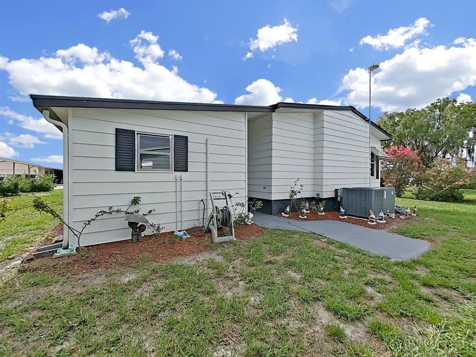 For Sale: $198,000 (2 beds, 2 baths, 1440 Square Feet)