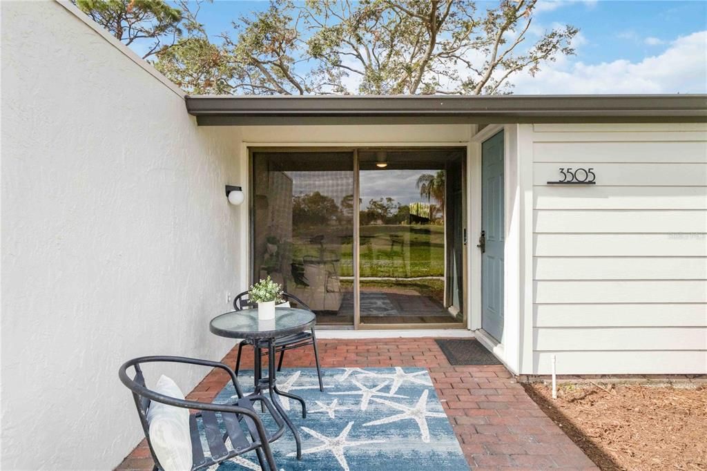 Active With Contract: $1,650 (1 beds, 1 baths, 428 Square Feet)
