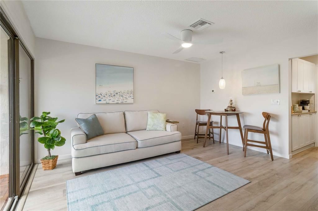 Active With Contract: $1,650 (1 beds, 1 baths, 428 Square Feet)