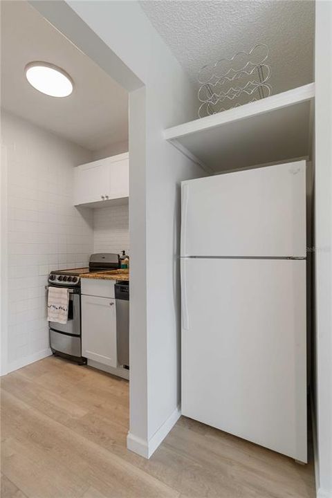 Active With Contract: $1,650 (1 beds, 1 baths, 428 Square Feet)