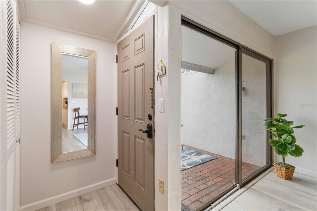 Active With Contract: $1,650 (1 beds, 1 baths, 428 Square Feet)