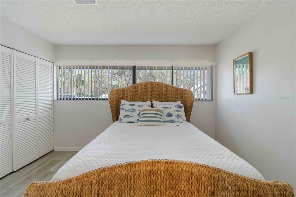 Active With Contract: $1,650 (1 beds, 1 baths, 428 Square Feet)
