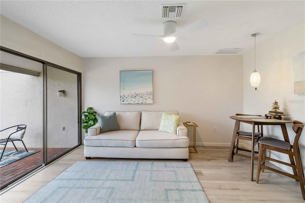 Active With Contract: $1,650 (1 beds, 1 baths, 428 Square Feet)