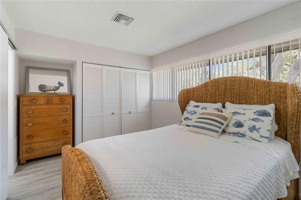 Active With Contract: $1,650 (1 beds, 1 baths, 428 Square Feet)