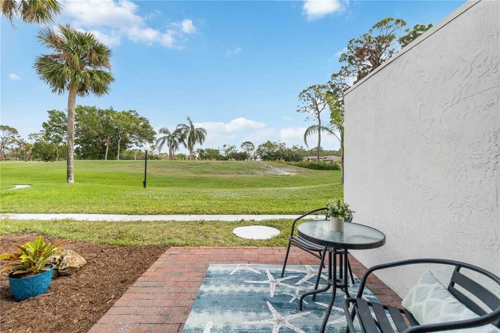 Active With Contract: $1,650 (1 beds, 1 baths, 428 Square Feet)