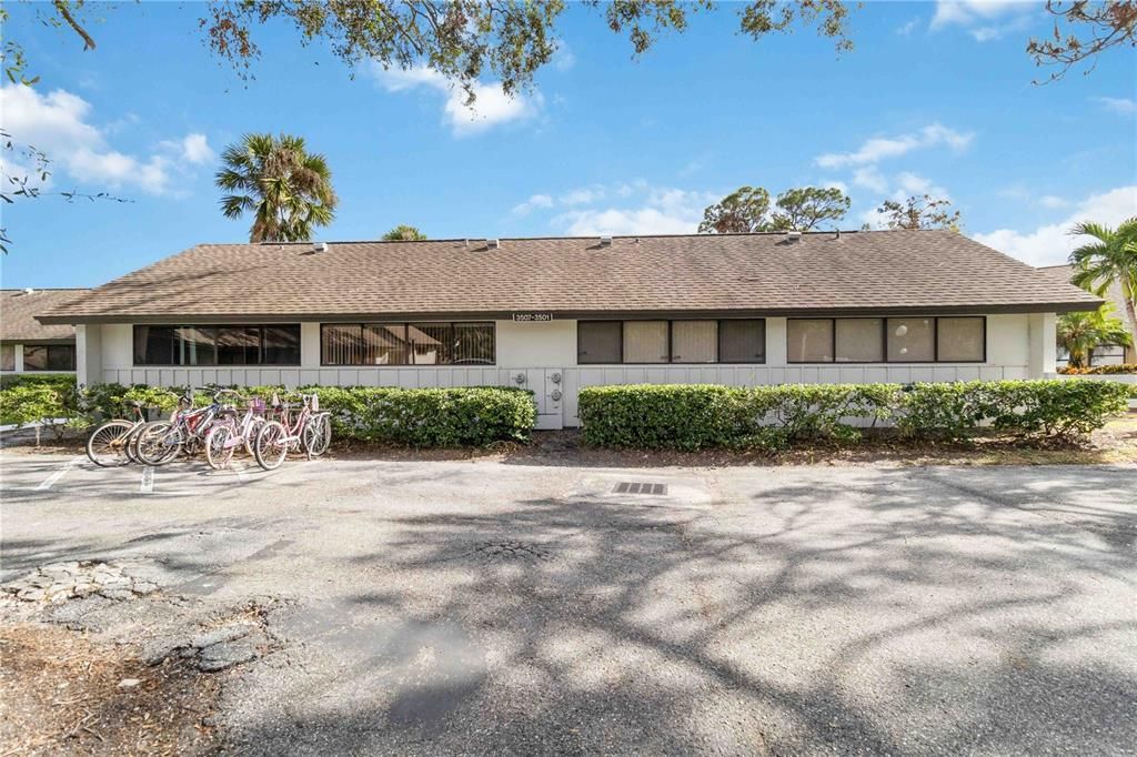 Active With Contract: $1,650 (1 beds, 1 baths, 428 Square Feet)
