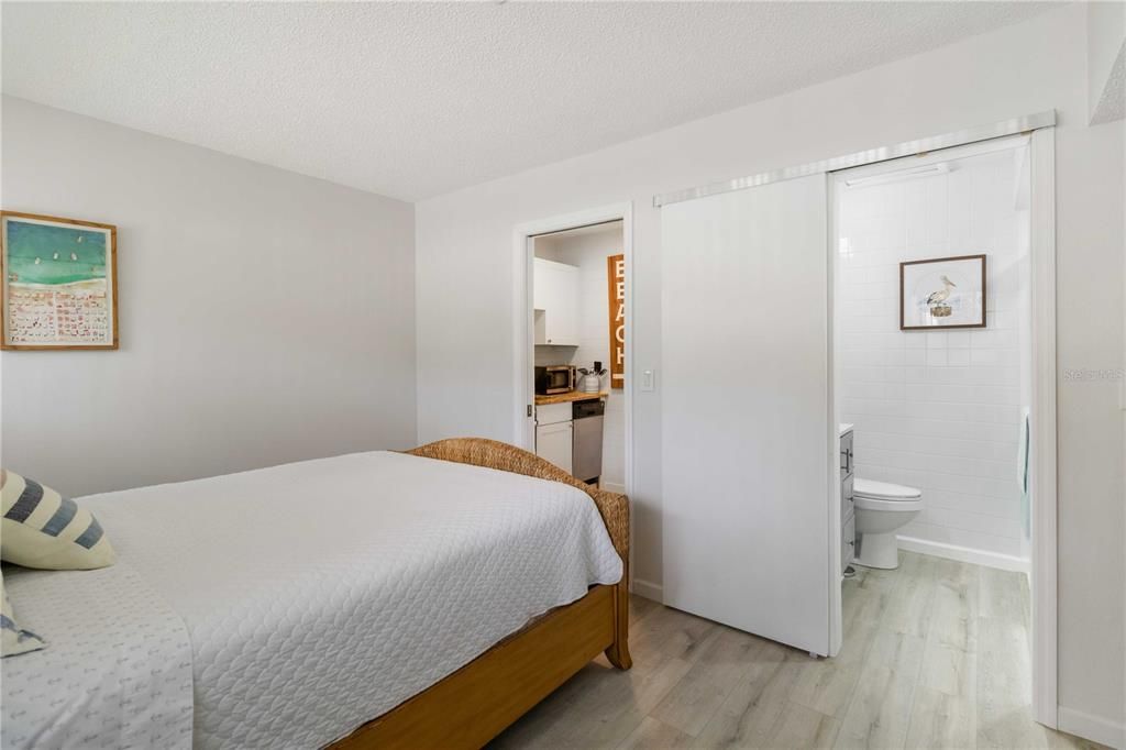 Active With Contract: $1,650 (1 beds, 1 baths, 428 Square Feet)