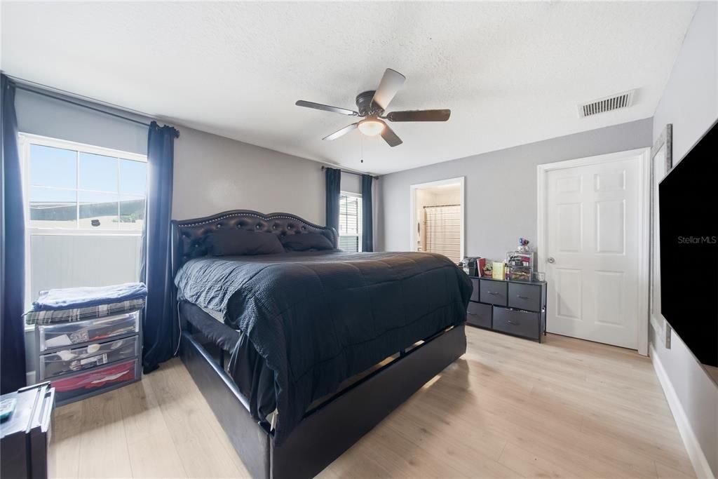 Activo con contrato: $345,000 (4 camas, 2 baños, 1472 Pies cuadrados)