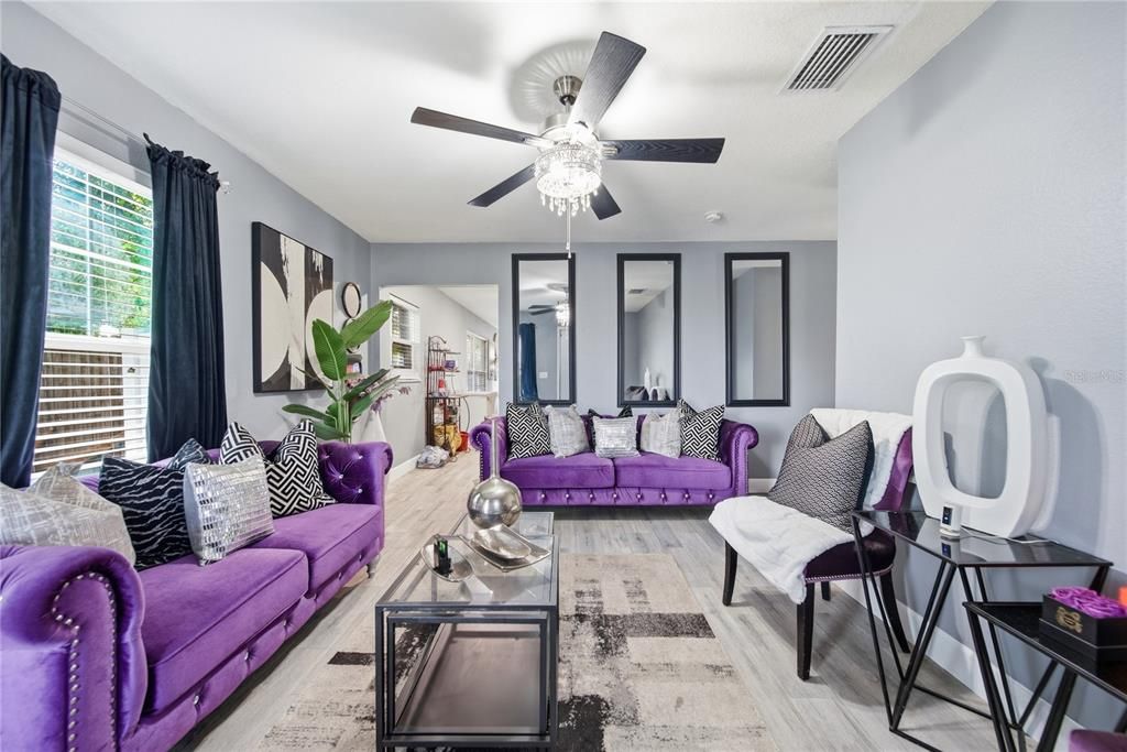 Activo con contrato: $345,000 (4 camas, 2 baños, 1472 Pies cuadrados)