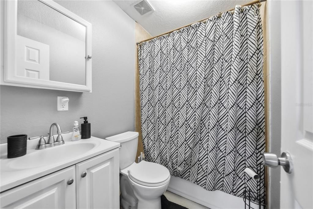 Activo con contrato: $345,000 (4 camas, 2 baños, 1472 Pies cuadrados)
