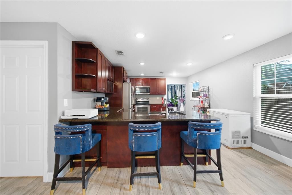 Activo con contrato: $345,000 (4 camas, 2 baños, 1472 Pies cuadrados)