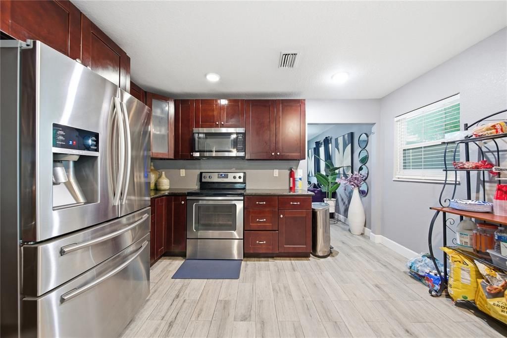 Activo con contrato: $345,000 (4 camas, 2 baños, 1472 Pies cuadrados)