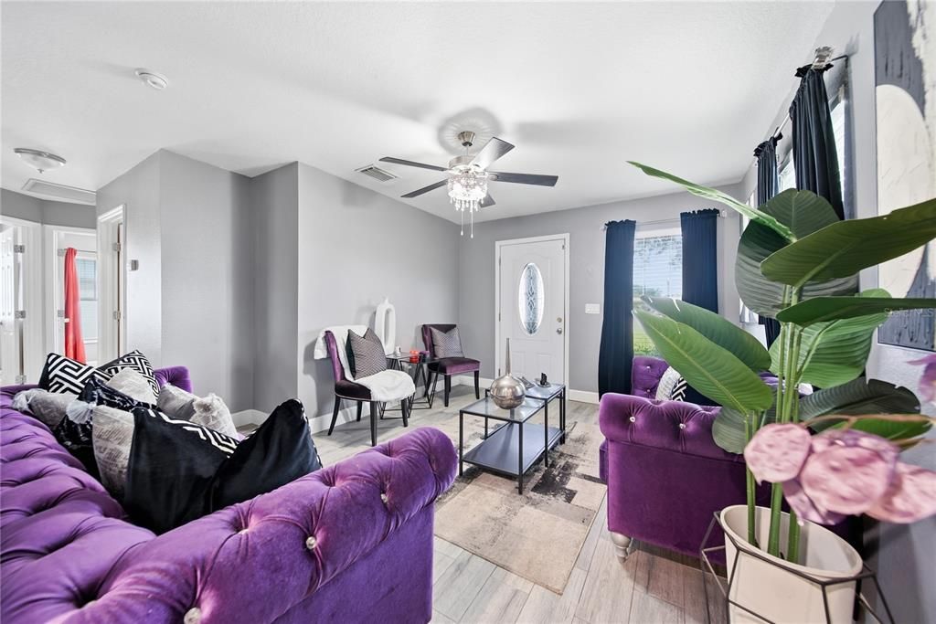 Activo con contrato: $345,000 (4 camas, 2 baños, 1472 Pies cuadrados)