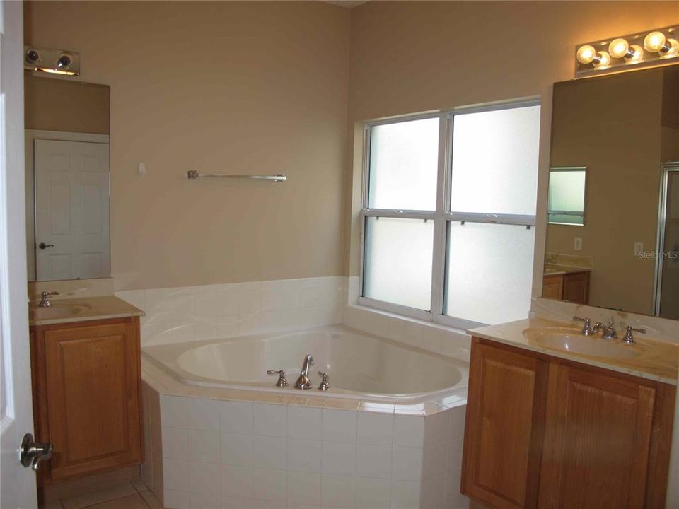 En Renta: $3,350 (4 camas, 3 baños, 2991 Pies cuadrados)