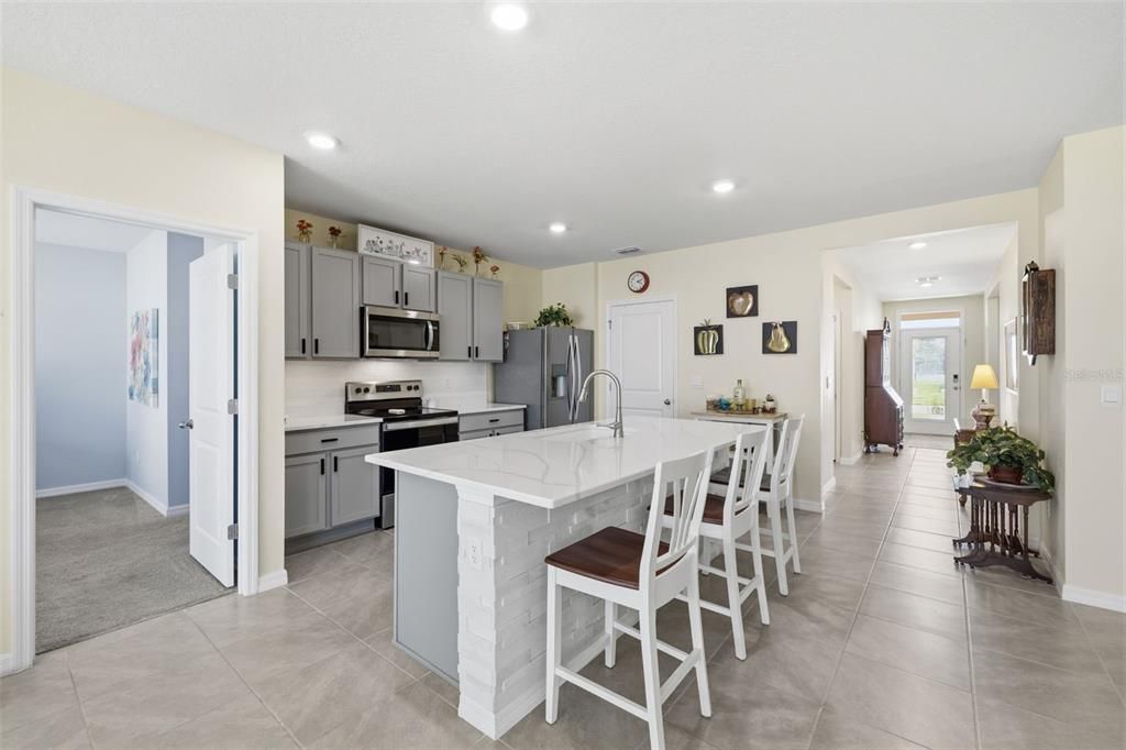 На продажу: $365,000 (3 спален, 2 ванн, 1690 Квадратных фут)