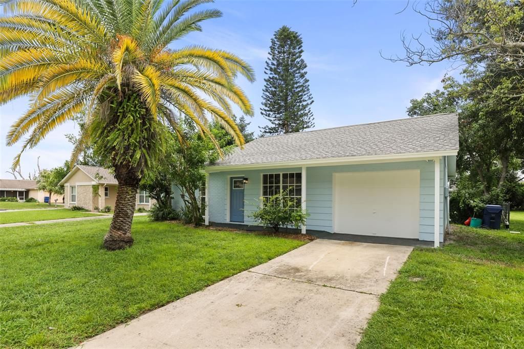 For Sale: $249,000 (2 beds, 1 baths, 806 Square Feet)