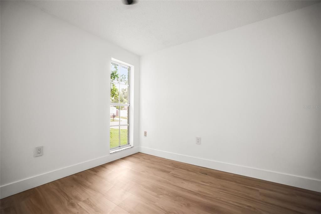 For Sale: $249,000 (2 beds, 1 baths, 806 Square Feet)