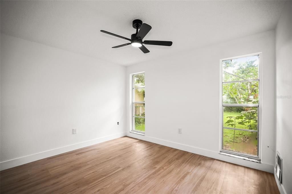 For Sale: $249,000 (2 beds, 1 baths, 806 Square Feet)