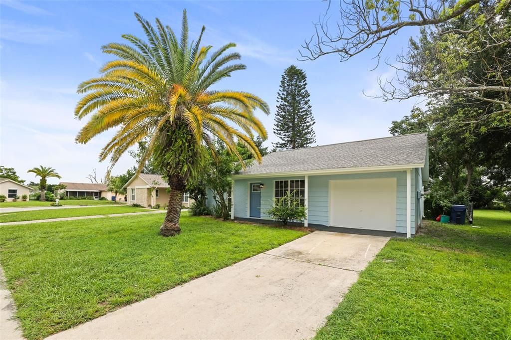 For Sale: $249,000 (2 beds, 1 baths, 806 Square Feet)