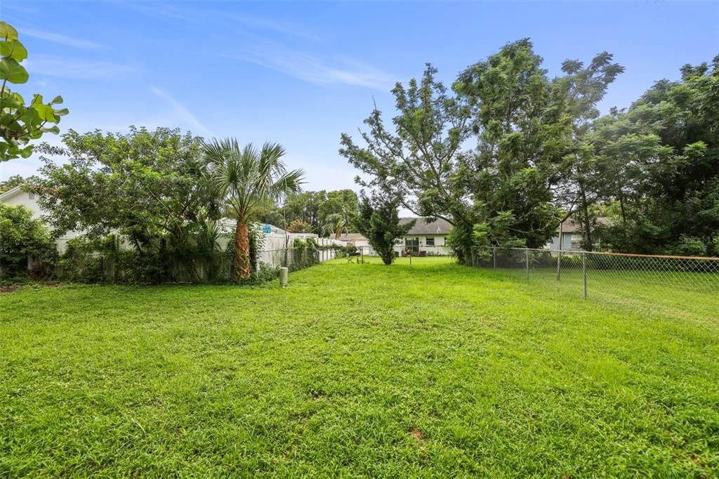 For Sale: $249,000 (2 beds, 1 baths, 806 Square Feet)