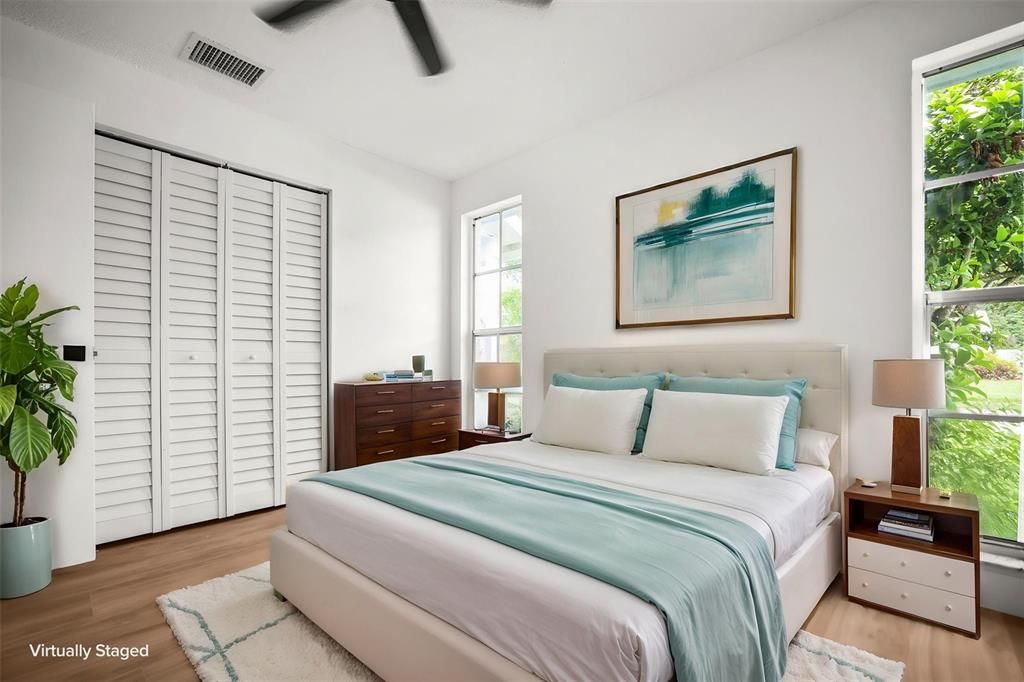 For Sale: $249,000 (2 beds, 1 baths, 806 Square Feet)