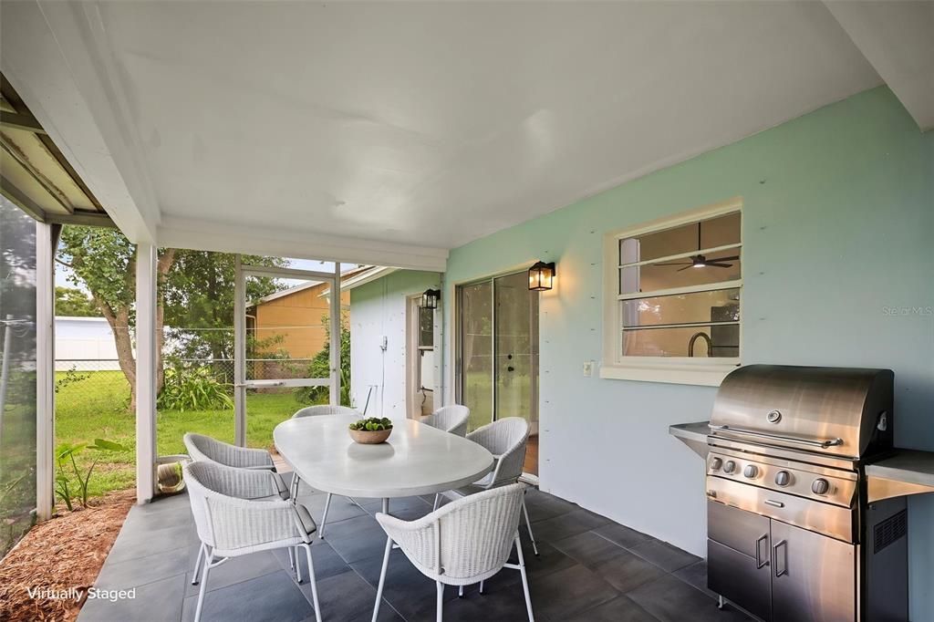 For Sale: $249,000 (2 beds, 1 baths, 806 Square Feet)