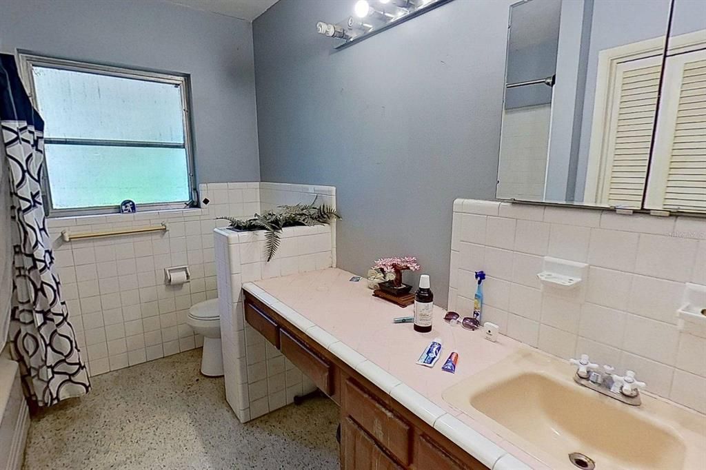 Activo con contrato: $319,000 (3 camas, 2 baños, 1474 Pies cuadrados)
