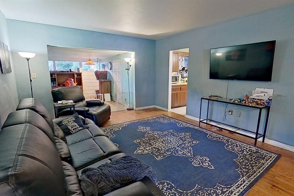 Activo con contrato: $319,000 (3 camas, 2 baños, 1474 Pies cuadrados)