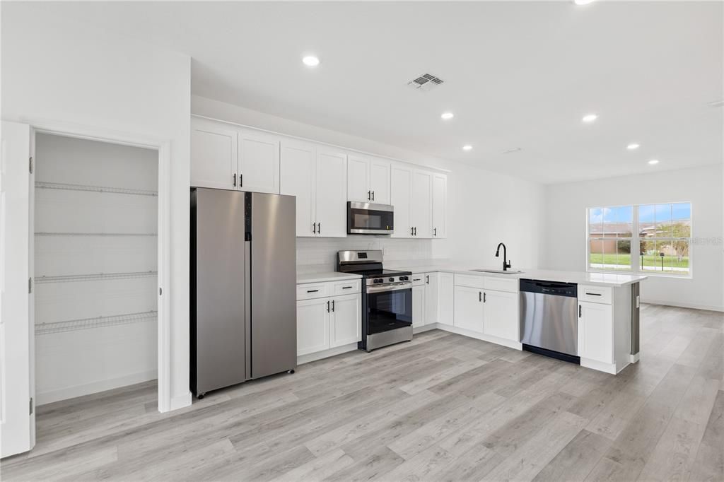 En Venta: $513,990 (6 camas, 0 baños, 2832 Pies cuadrados)