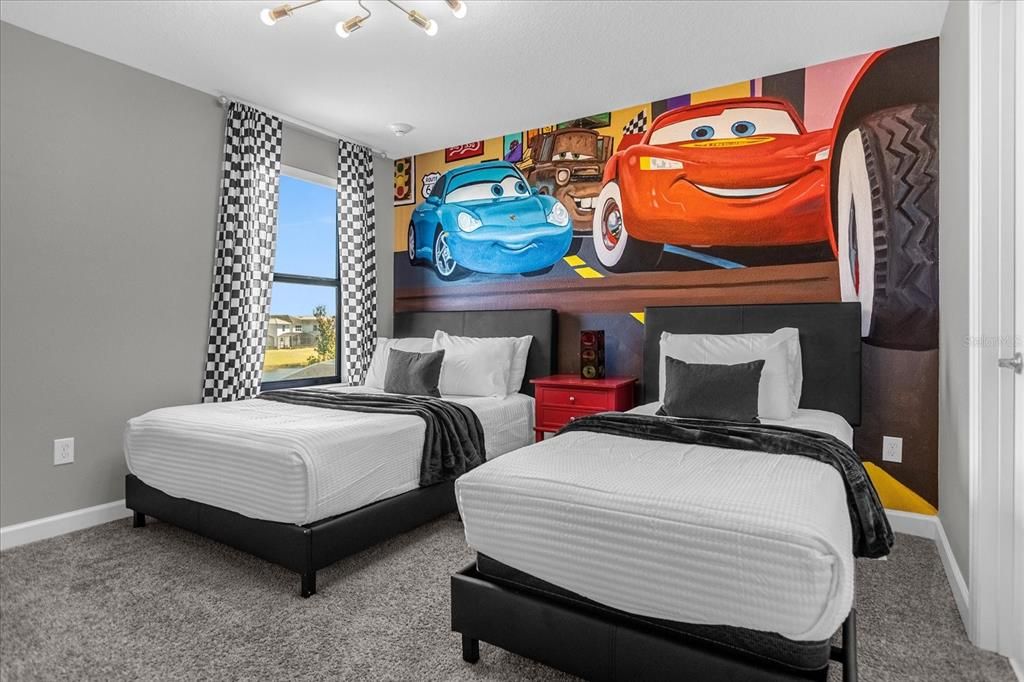 For Sale: $898,000 (9 beds, 5 baths, 4289 Square Feet)