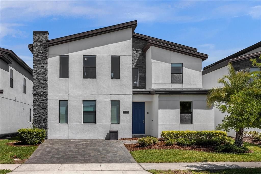 For Sale: $898,000 (9 beds, 5 baths, 4289 Square Feet)