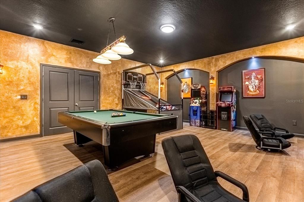 For Sale: $898,000 (9 beds, 5 baths, 4289 Square Feet)