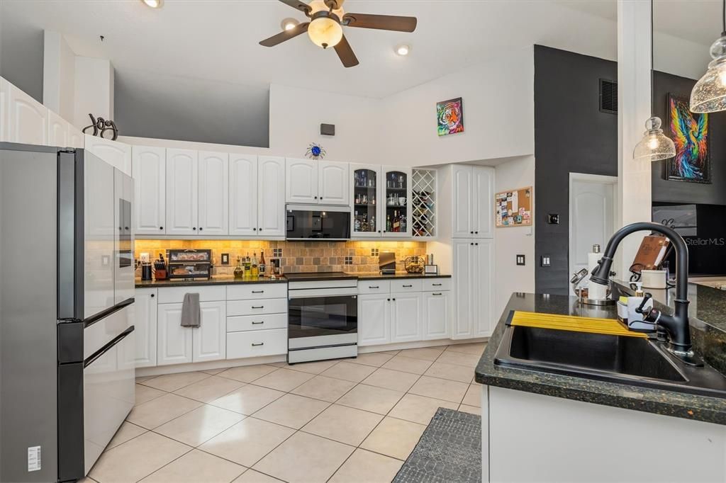 For Sale: $415,000 (3 beds, 2 baths, 1972 Square Feet)