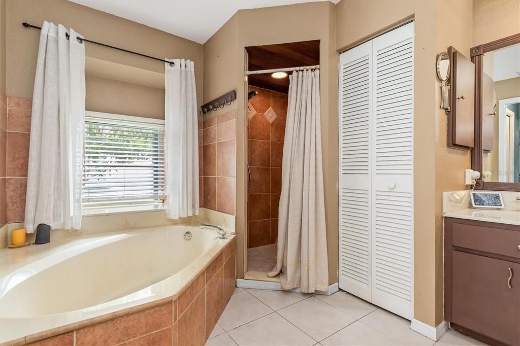 For Sale: $415,000 (3 beds, 2 baths, 1972 Square Feet)