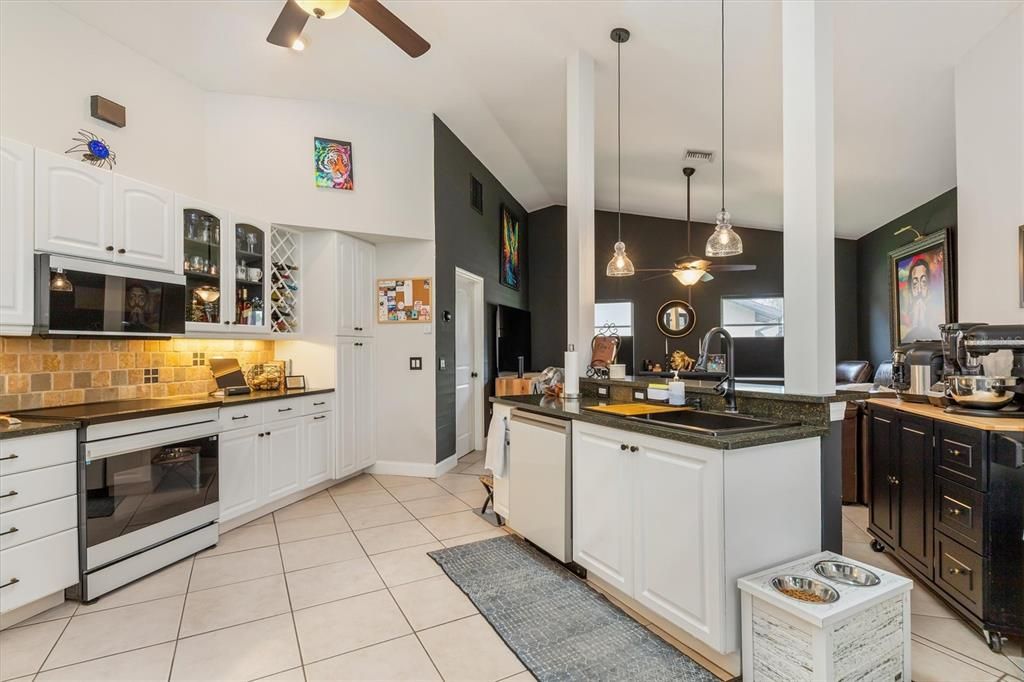 For Sale: $415,000 (3 beds, 2 baths, 1972 Square Feet)