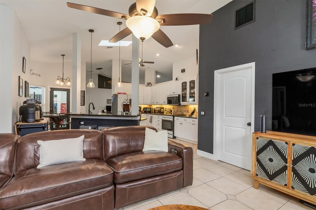 For Sale: $415,000 (3 beds, 2 baths, 1972 Square Feet)