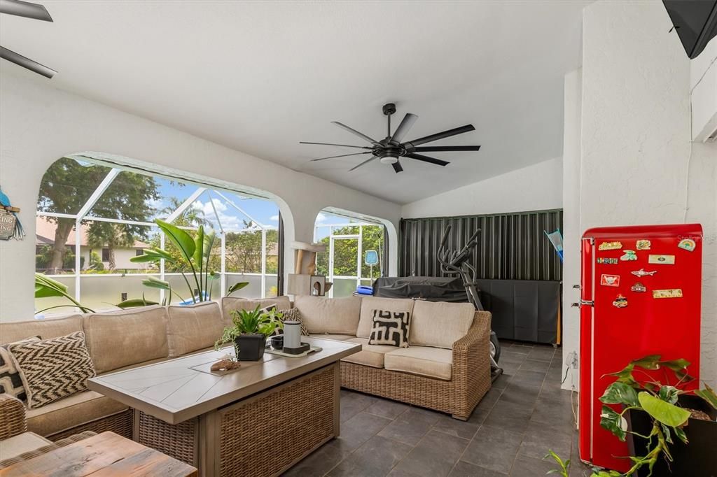 For Sale: $415,000 (3 beds, 2 baths, 1972 Square Feet)