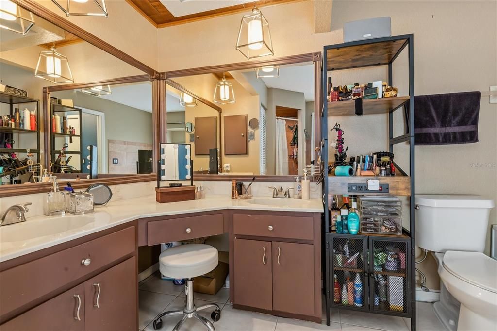 For Sale: $415,000 (3 beds, 2 baths, 1972 Square Feet)