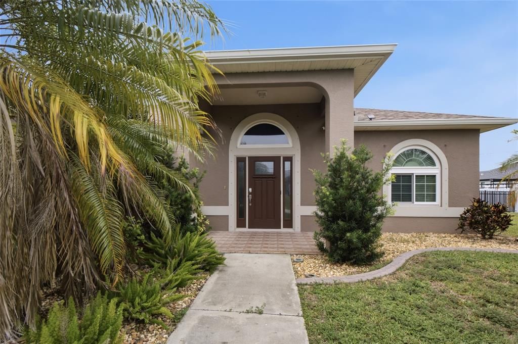 For Sale: $469,999 (3 beds, 2 baths, 1921 Square Feet)