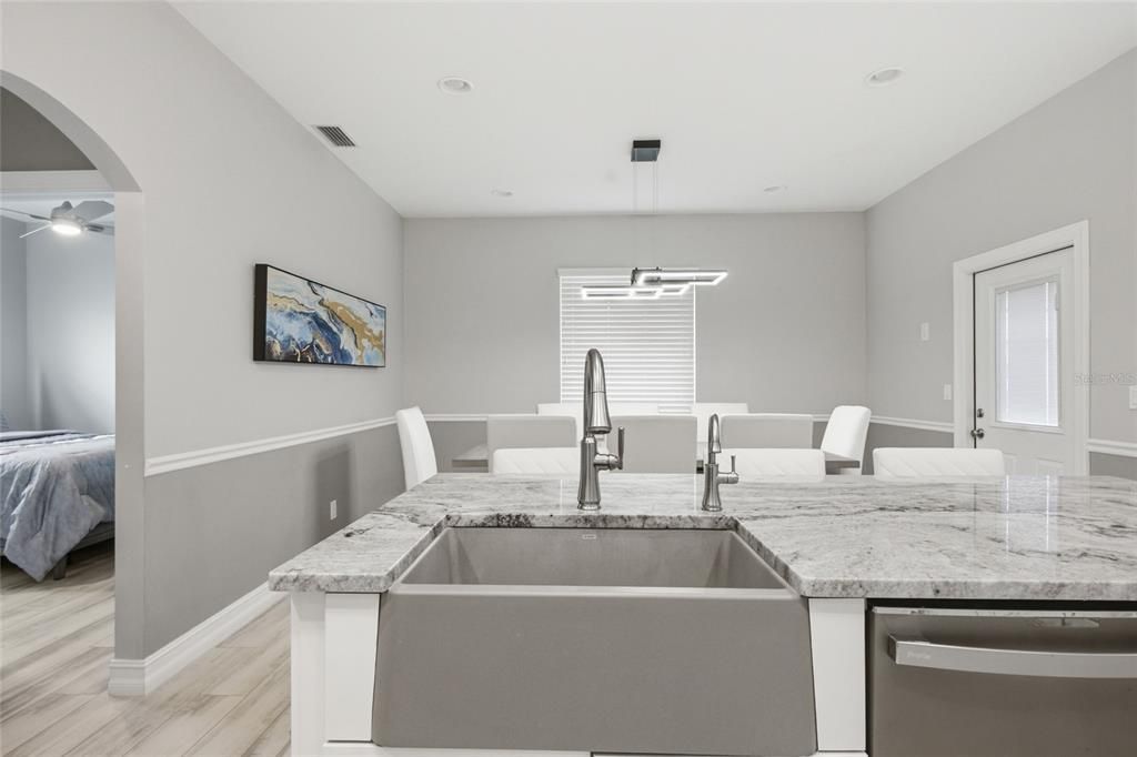 For Sale: $469,999 (3 beds, 2 baths, 1921 Square Feet)
