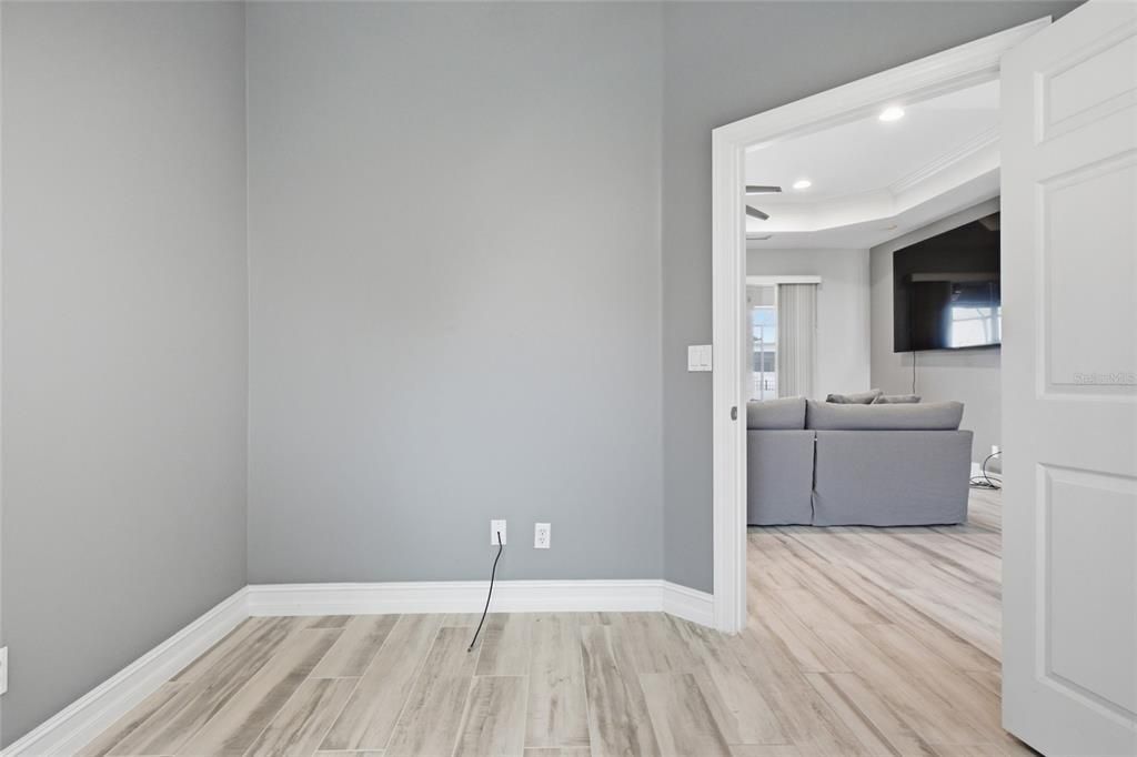 For Sale: $469,999 (3 beds, 2 baths, 1921 Square Feet)