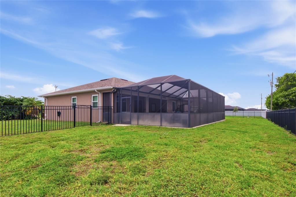 For Sale: $469,999 (3 beds, 2 baths, 1921 Square Feet)