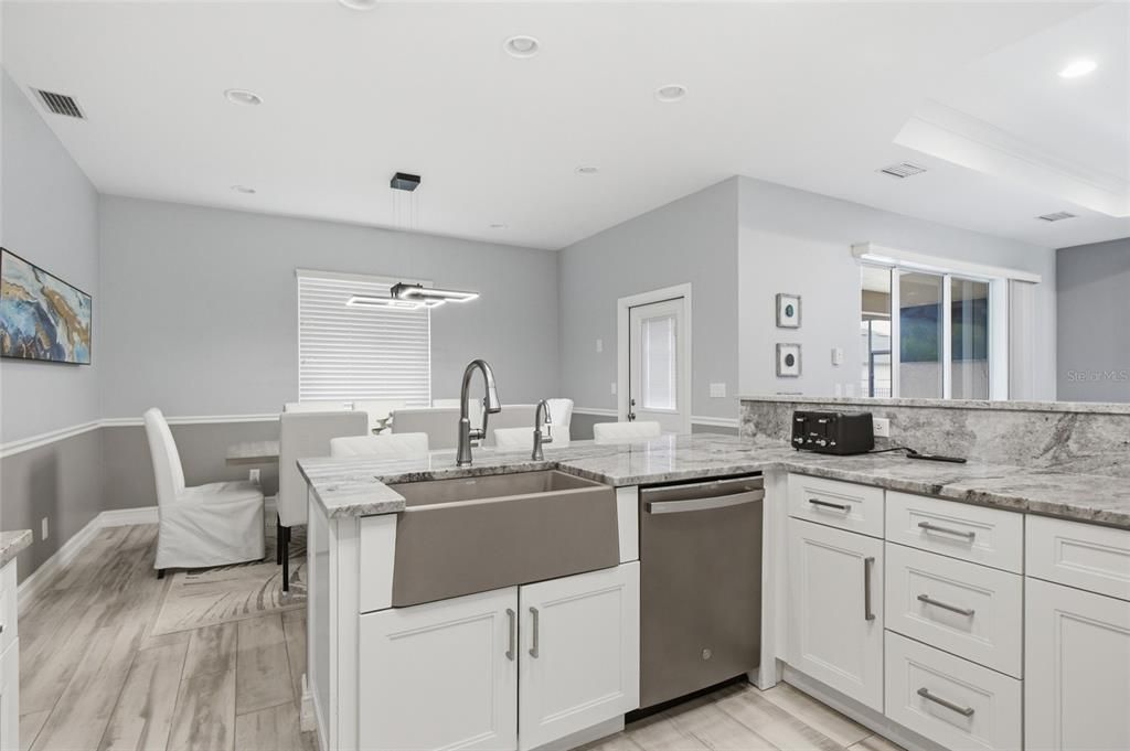 For Sale: $469,999 (3 beds, 2 baths, 1921 Square Feet)