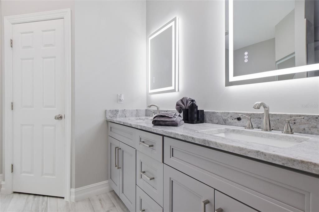 For Sale: $469,999 (3 beds, 2 baths, 1921 Square Feet)
