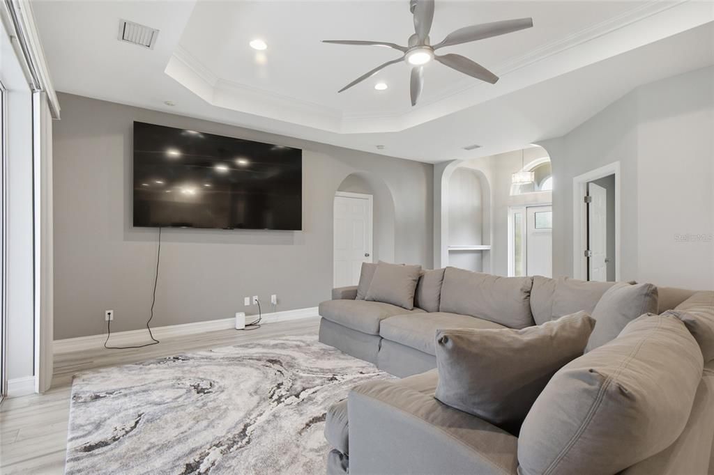 For Sale: $469,999 (3 beds, 2 baths, 1921 Square Feet)