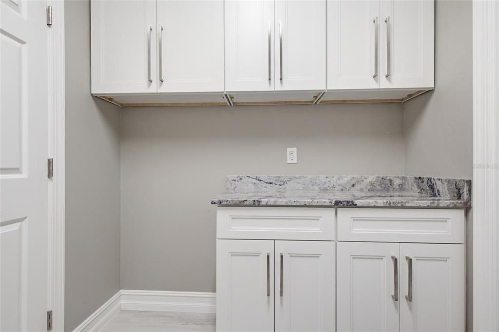 For Sale: $469,999 (3 beds, 2 baths, 1921 Square Feet)